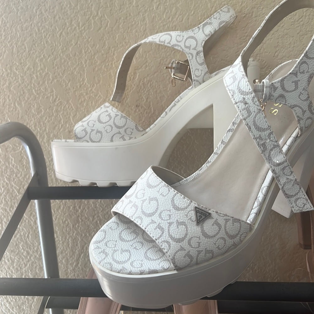 They are in great condition, Worn once for pictures and never worn again.